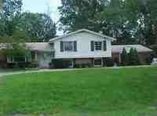 20135 Canal Dr, Grosse Ile, MI 48138