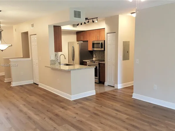 2474 Centergate Dr APT 202, Hollywood, FL 33025