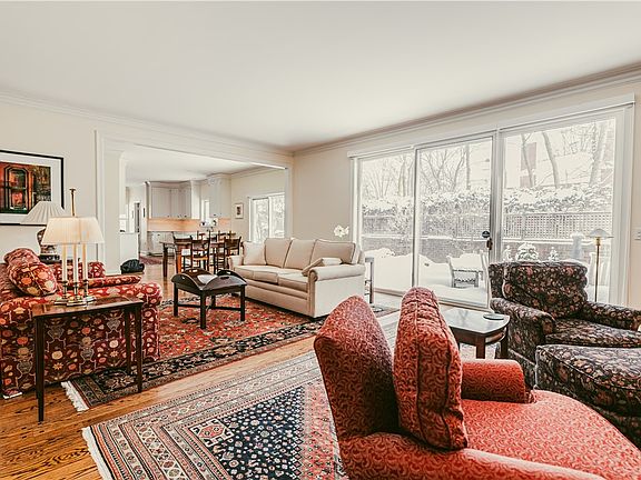 4th image of 44 East Blvd