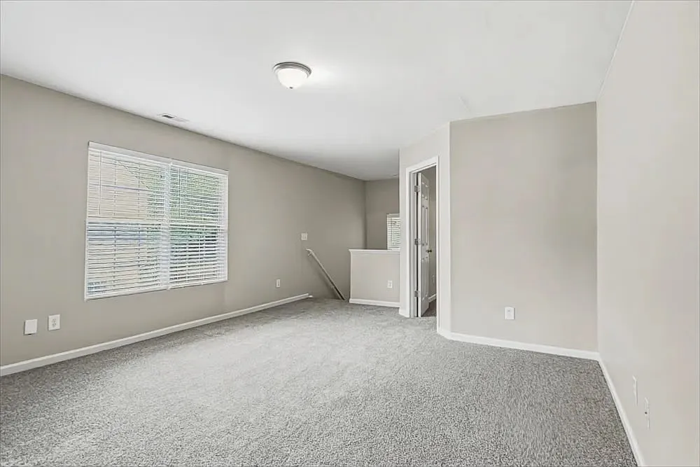 3 bed, 2.5 bath, 2257 sqft, $1,870 — Photo 3