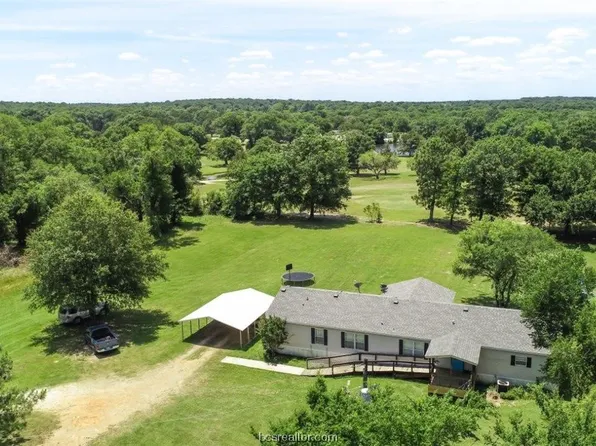 400 Dewey Ln, Franklin, TX 77856