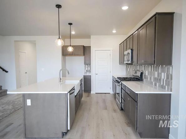 7092 W Grand Rapids Dr, Meridian, ID 83646