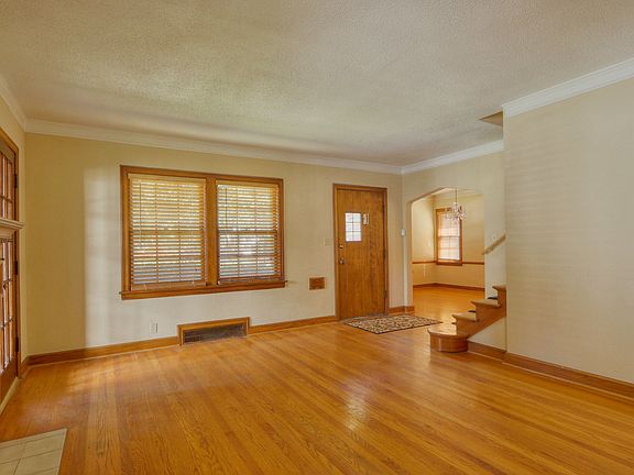 4th image of 235 E 72nd St