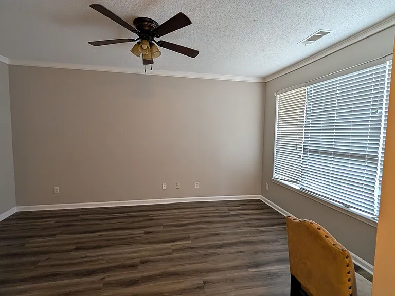 370 Brentwood Dr — Photo 4