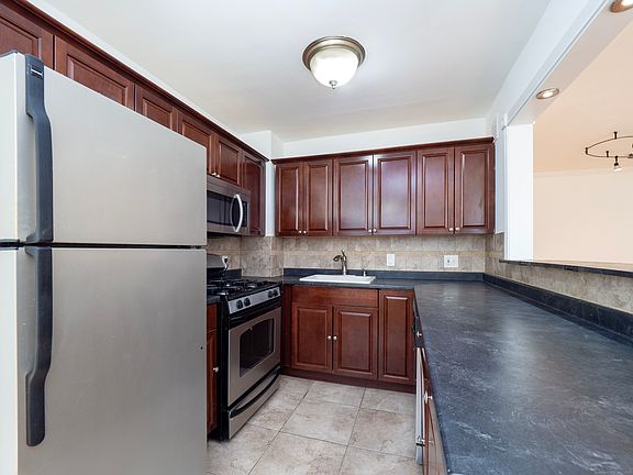 4th image of 11 Bedford Ave APT O3