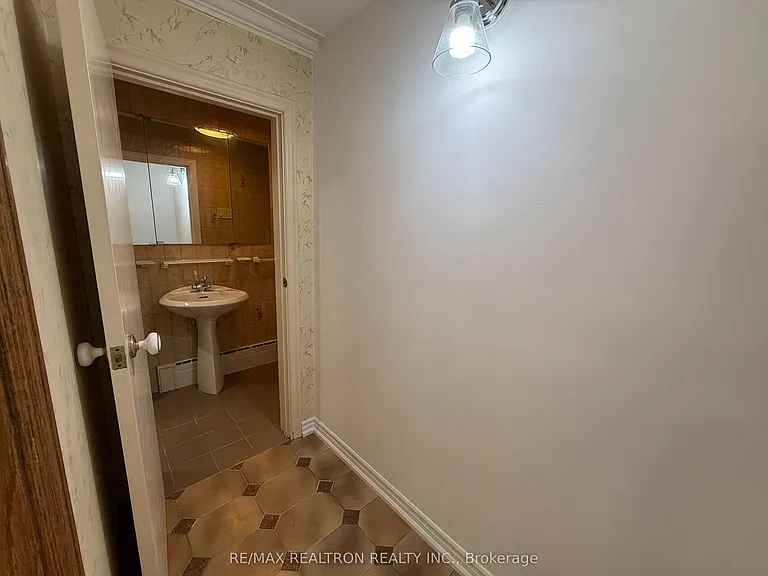 368 Spring Garden Ave #LOWER — Photo 9