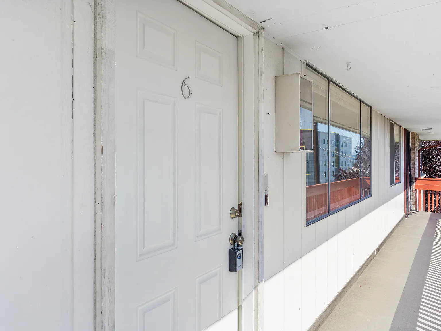 3132 Lombard Ave — Photo 1