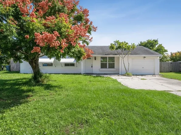 2009 SE Hideaway Circle, Port St Lucie, FL 34952