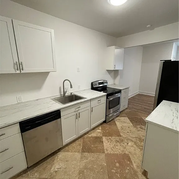 506 E Liberty St — Photo 3