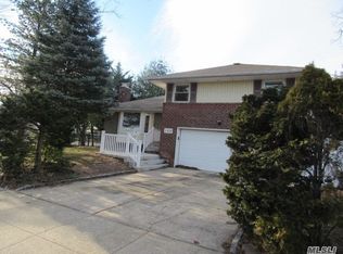150 Betty Rd, New Hyde Park, NY 11040