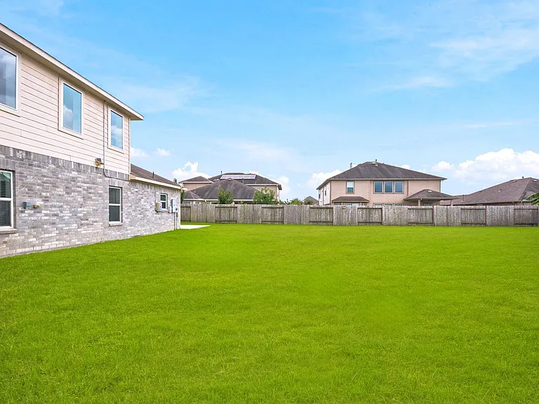 16203 Centennial Light Dr — Photo 35