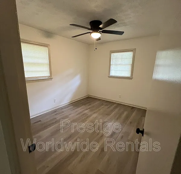 2104 Wellborn Dr — Photo 2