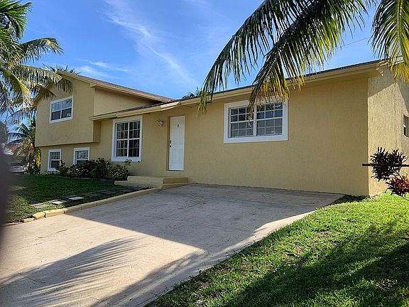 4th image of 180 NW 17th Ct