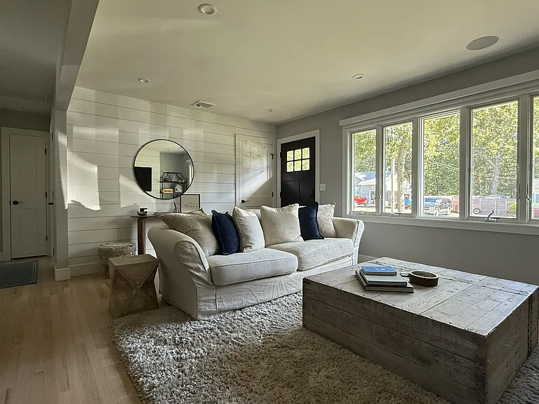 38 Foster Ave — Photo 3