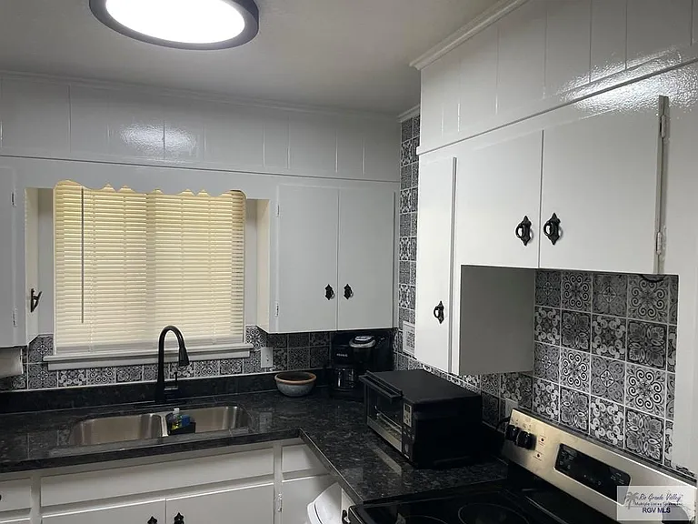 1617 E Los Ebanos Blvd — Photo 15
