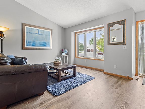 2nd image of 15712 Crocus Ave W