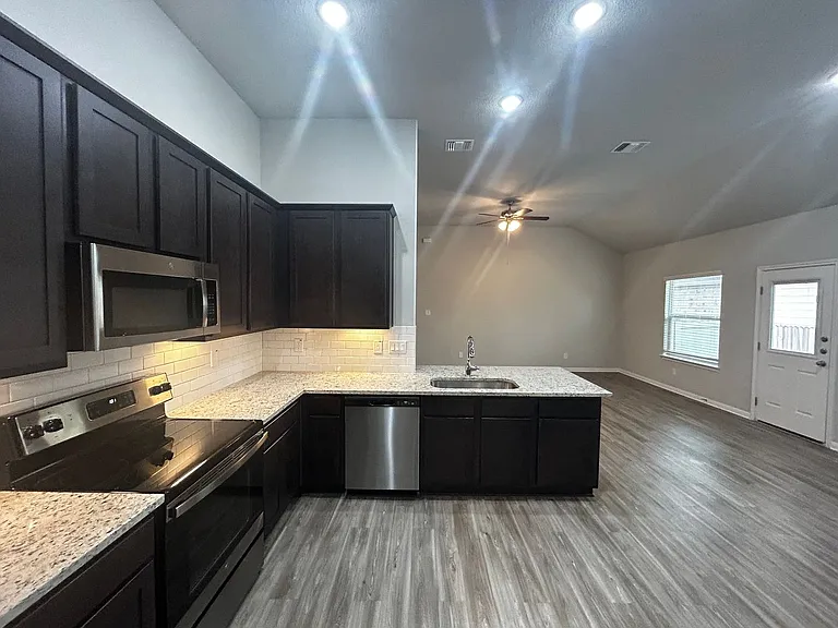 429 Emma Dr — Photo 7