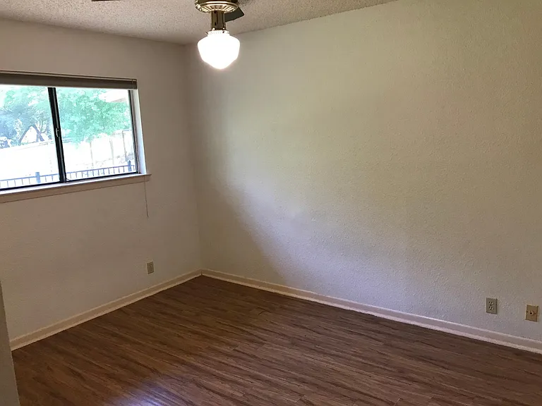 11203 Oak View Dr — Photo 14