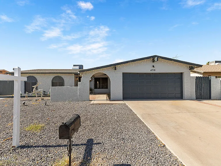 4716 W Christy Dr — Photo 1