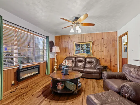 1008 Rosebud Dr, Azle, TX 76020