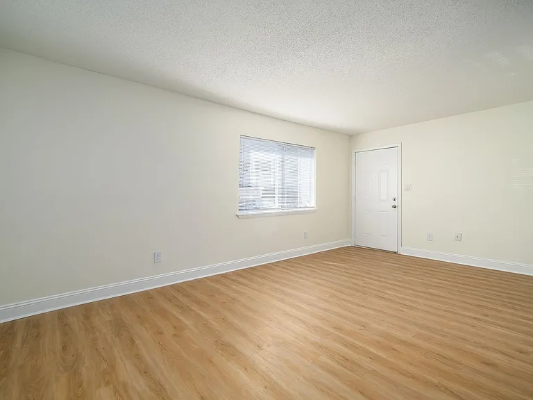 Beacon Pointe Apartments — Photo 7