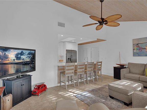 5th image of 1312 Coral Park Ln