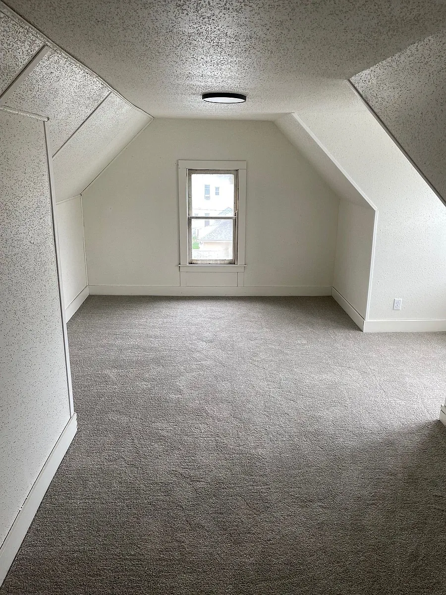 Carpet - 4503 8th Ave #UPPER