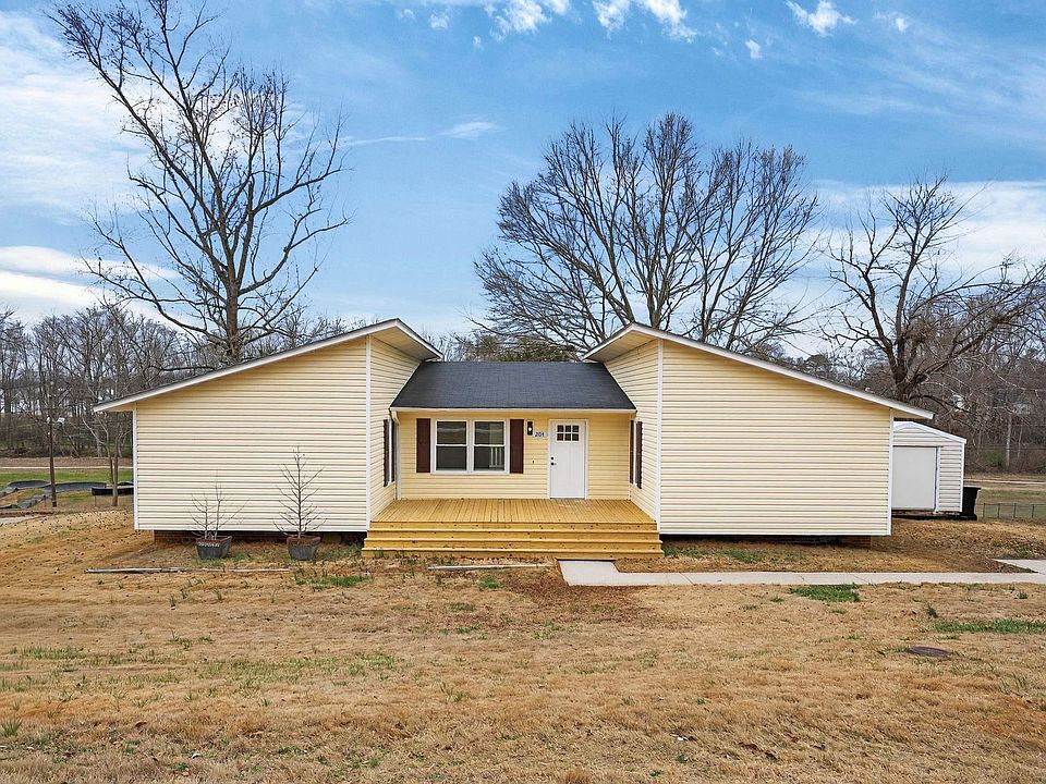 1st image of 204 W Yellow Wood Dr