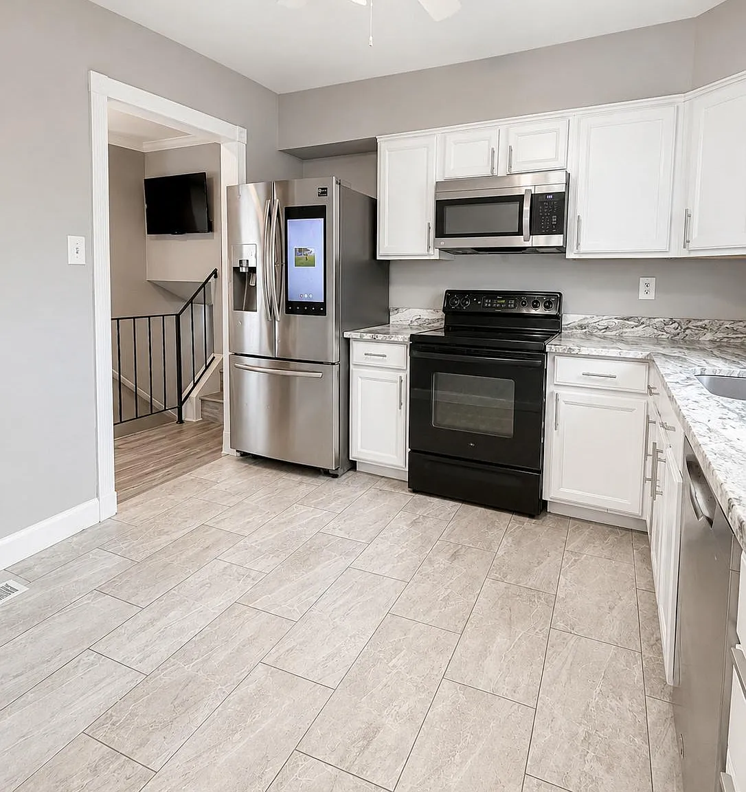 5 bed, 2.5 bath, 2160 sqft, $3,200 — Photo 4