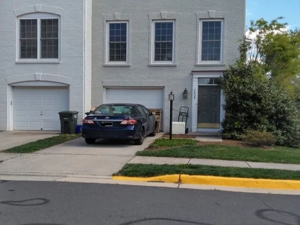 2424 Terra Cotta Cir, Herndon, VA 20171