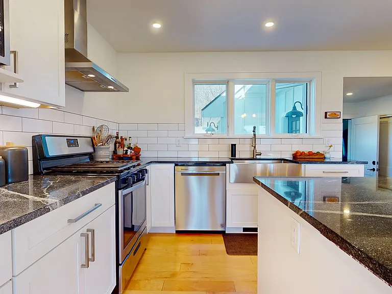 1100 Snyder Hill Rd — Photo 6