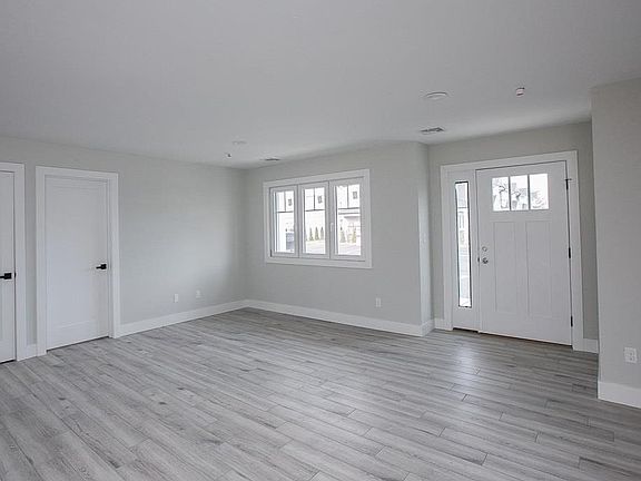4th image of 170 W Montauk Hwy #36