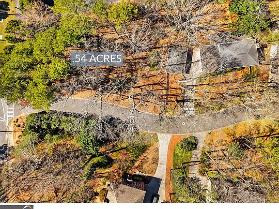 3rd image of 560 Park Ln SE