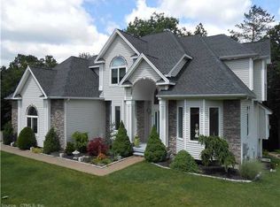 39 Chilstone Ln, Manchester, CT 06040