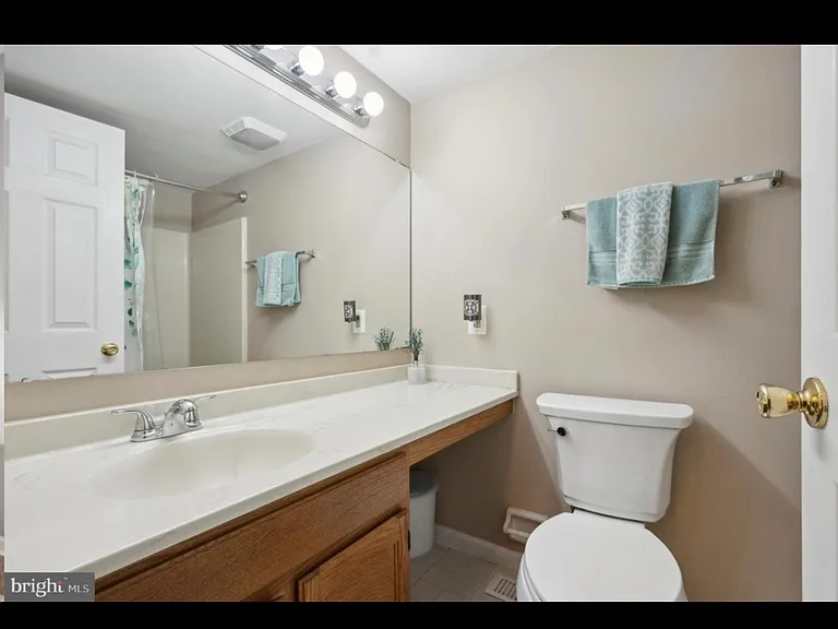 338 Cashel Ct — Photo 4