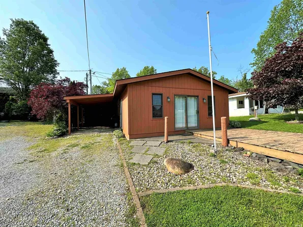 6823 N Skaggs Ct, Monticello, IN 47960