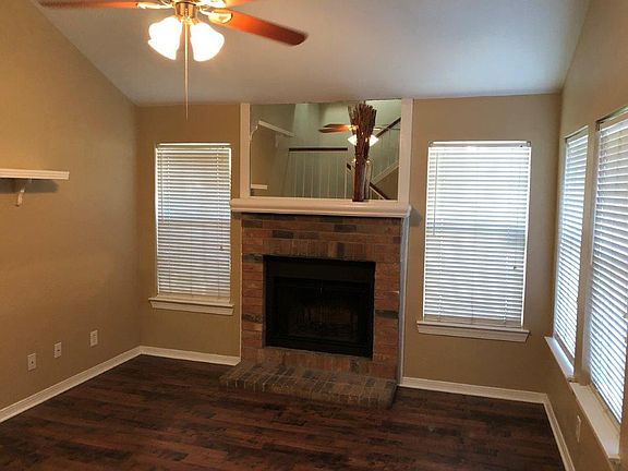 Livingroom with Fire Place