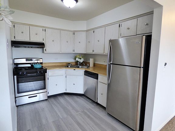 2nd image of 205 Country Club Dr APT 3B