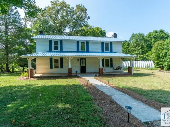 436 Country Oaks Ln, Stuart, VA 24171