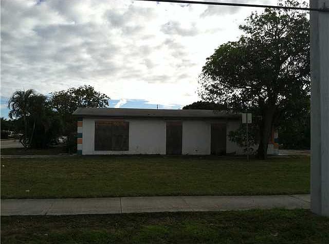 2nd image of 256 NW 9th Ave