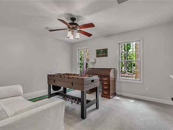 3rd image of 44 Fleetwood Cir