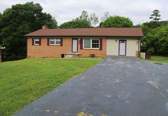 2nd image of 390 Chatmoss Court Ext