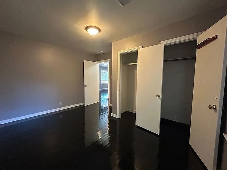 923 Vanderbilt St — Photo 22