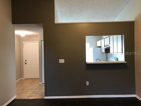 2nd image of 2801 King Oak Cir