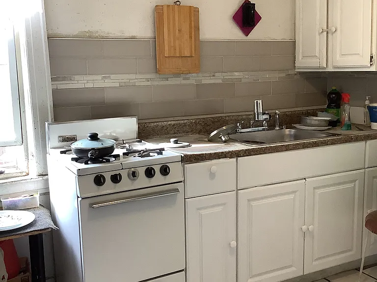 208th St — Photo 9