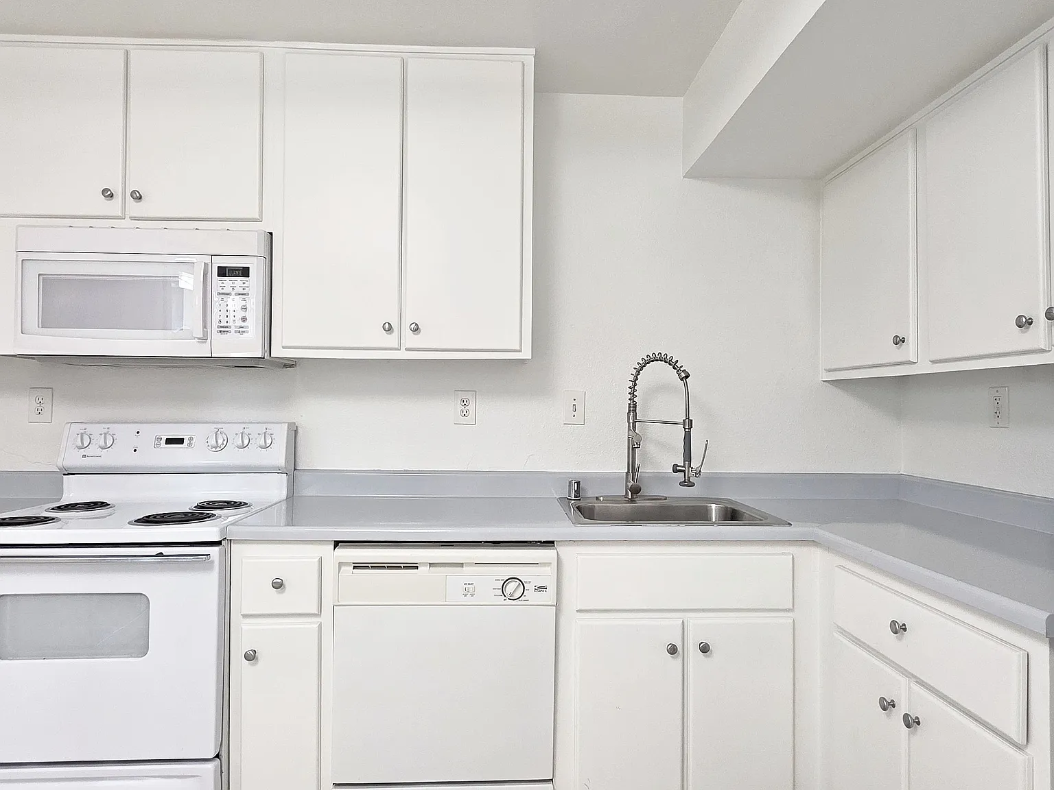 2 bed, 800 sqft, $1,895 — Photo 4
