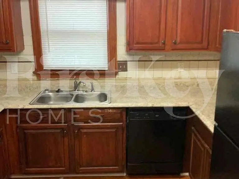 1395 Oakengate Dr — Photo 4