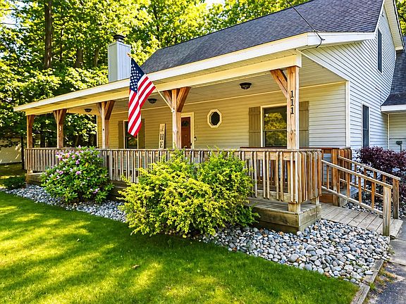 2nd image of 111 Chippewa Trl