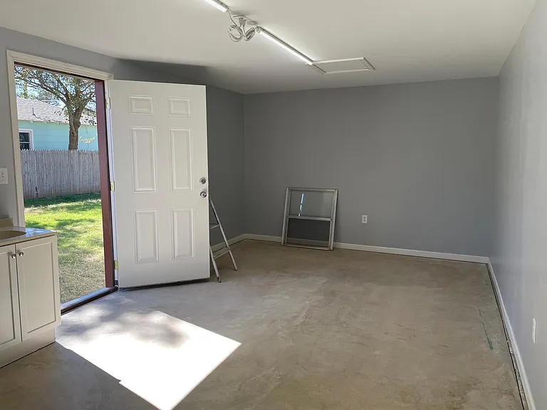 1231 Mary Ellen St — Photo 3