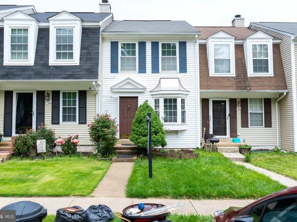 30 Huntley Ct, Sterling, VA 20165